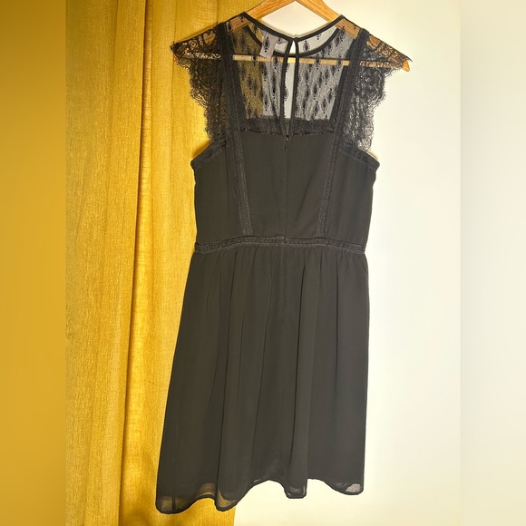 H&M Dress with lace details - Picture 2 of 3